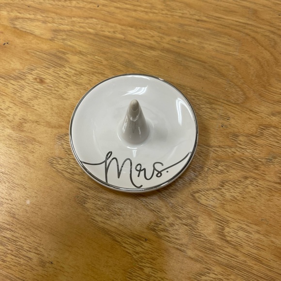 Mrs. Ring Dish - Picture 1 of 1